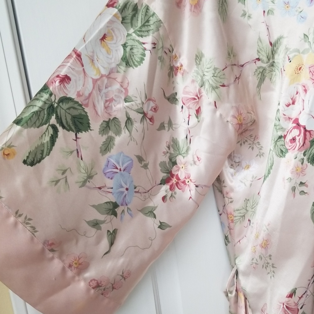 Amelia's Floral Robe - Picture 6 of 8